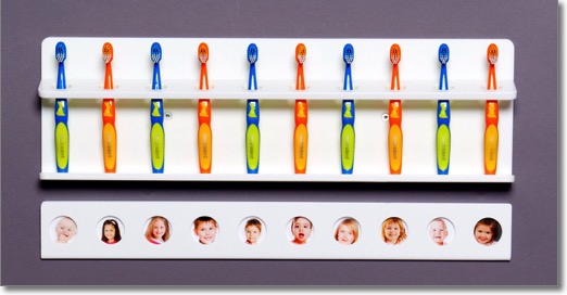 10er-fotoleiste-fuer-zahnbuerstenleiste_zahnpflege_in_der_kita_zahnbuerstenleisten_zahnbuerstenleiste_zahnbuerstenhalter_fotoleisten_zaehneputzen_zaehne_putzen_zahnpflege_kita_kindergarten_krippe_zahnhygiene_zahngesundheit_kita-shop.com_0347-2-1